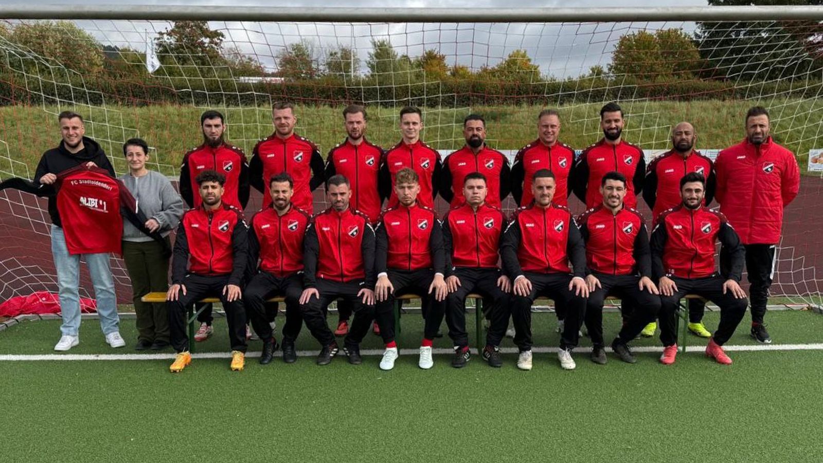 FC Stadtoldendorf bedankt sich für neue Trainingsanzüge