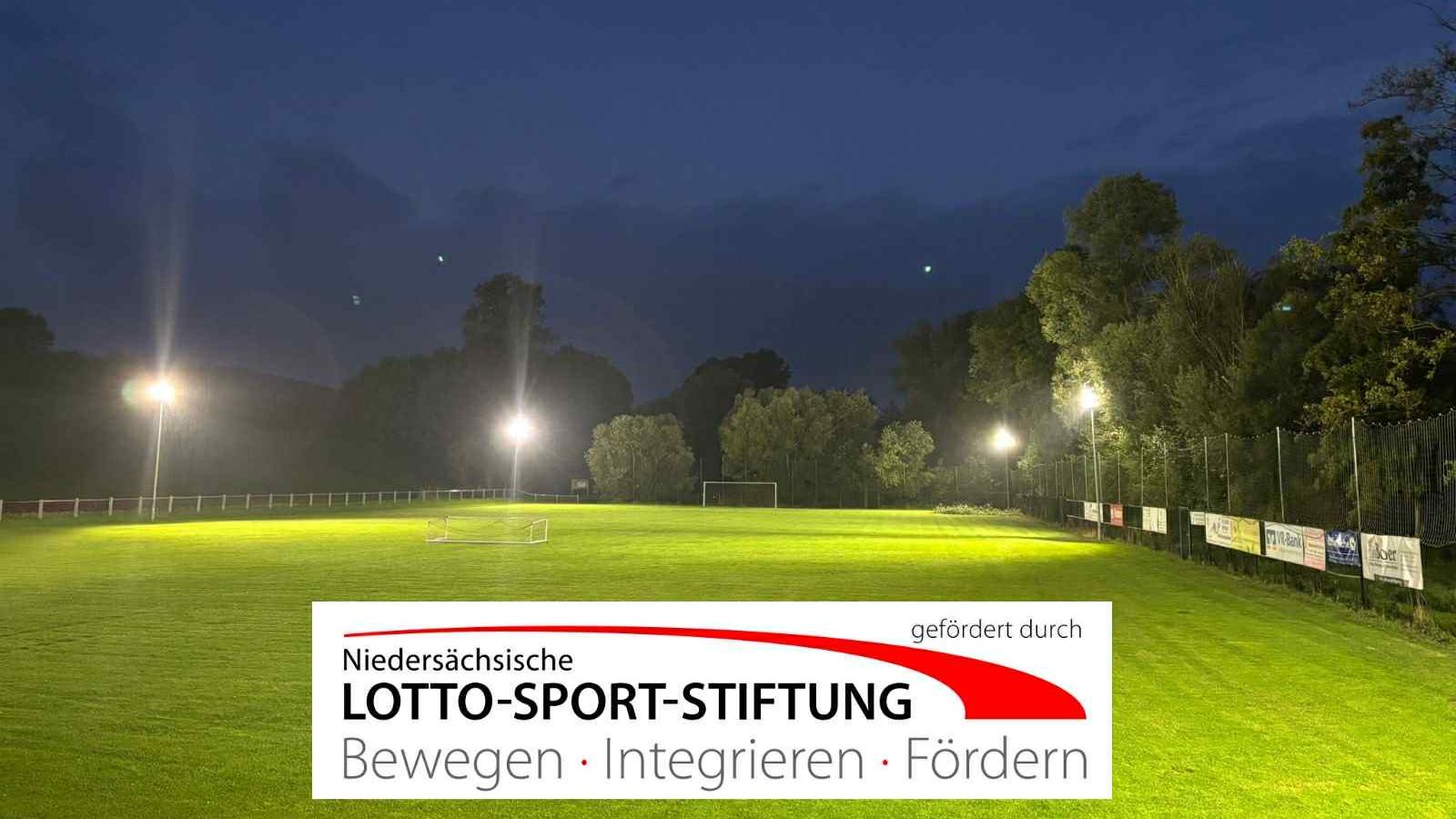 Neues LED-Flutlicht leuchtet ab sofort in der Forstbachtal-Arena in Golmbach