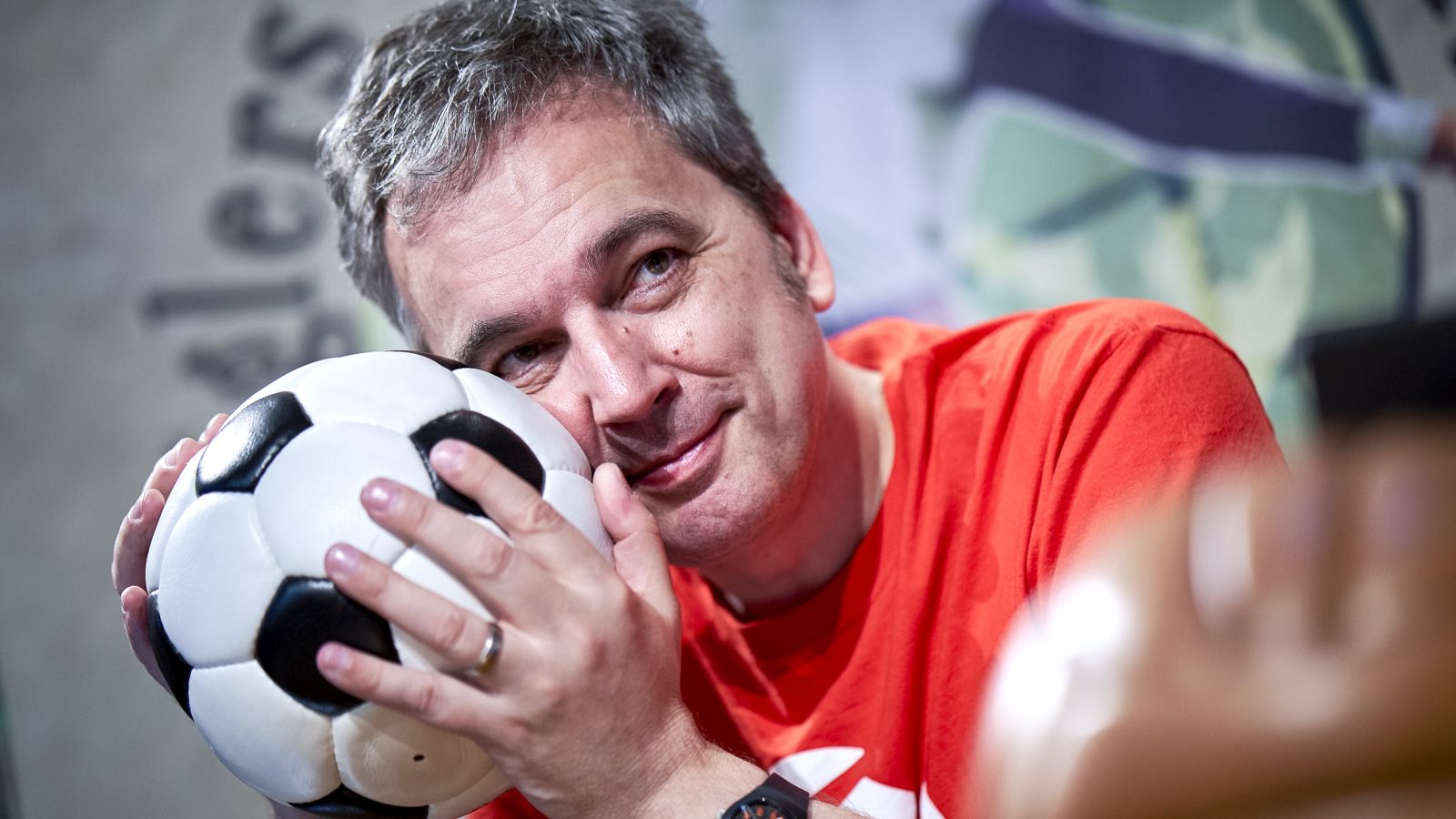 Fußballfans aufgepasst: Arnd Zeigler kommt nach Holzminden